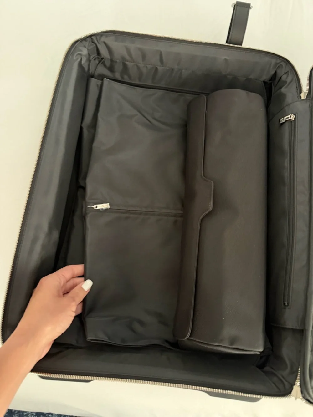 Louis Vuitton Pegase Carry-On - Picture 9 of 13